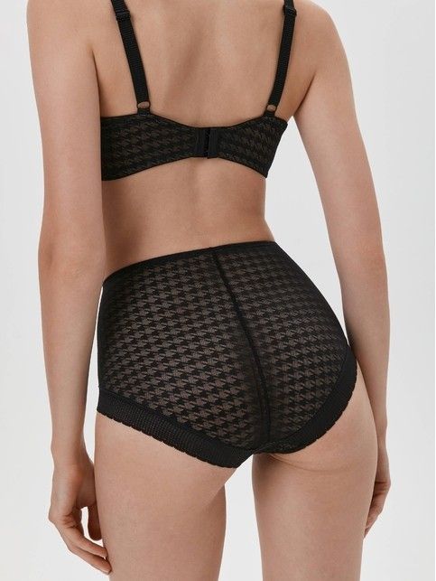 Bielizna damska modelująca kobiecą sylwetkę