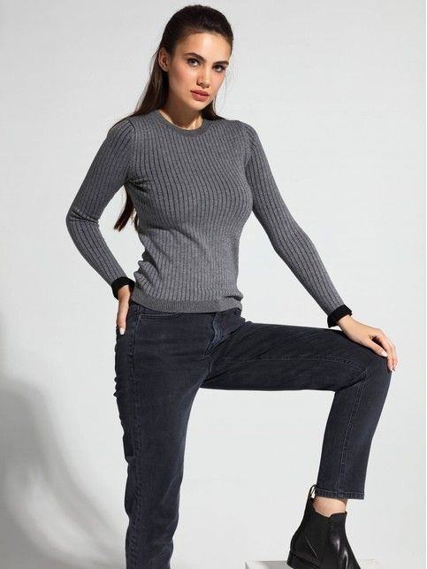 Stylowy dzianinowy sweter z żabotem LDK 063