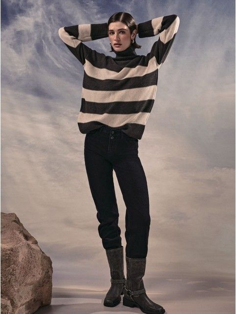 Черные джинсы straight с застежкой на две пуговицы CON-678