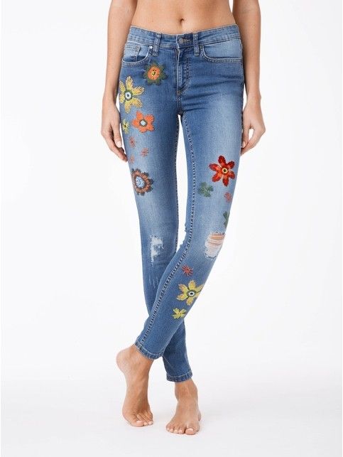 Modne jeansy z haftem CON-32